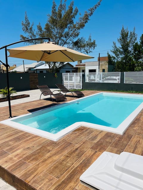 House with heated pool 700 meters from the sea Bellatorres