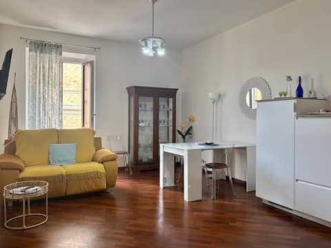 Popular Airbnb listing: [Very central] Comfortable three-room apartment in Ancona