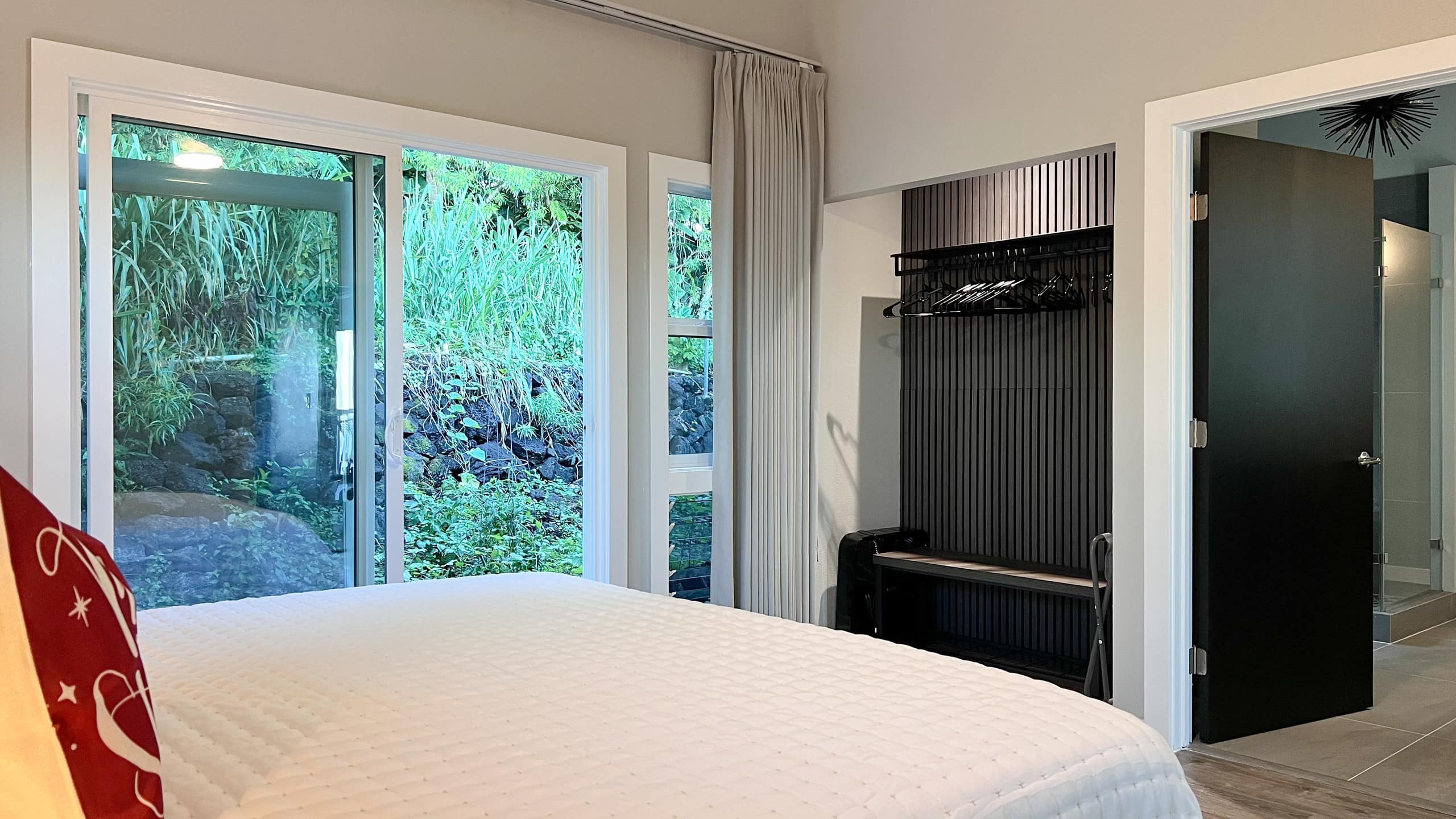 Home in Kailua-Kona · ★4.99 · 2 bedrooms · 4 beds · 2.5 baths - Image 30