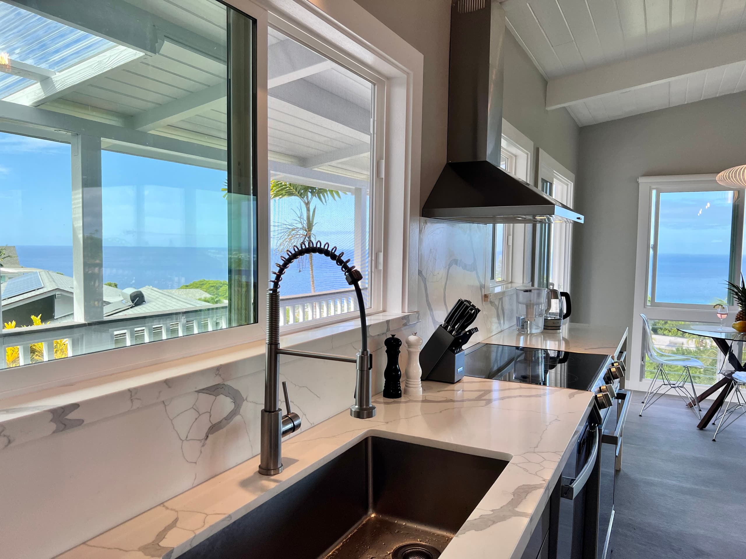 Home in Kailua-Kona · ★4.99 · 2 bedrooms · 4 beds · 2.5 baths - Image 10