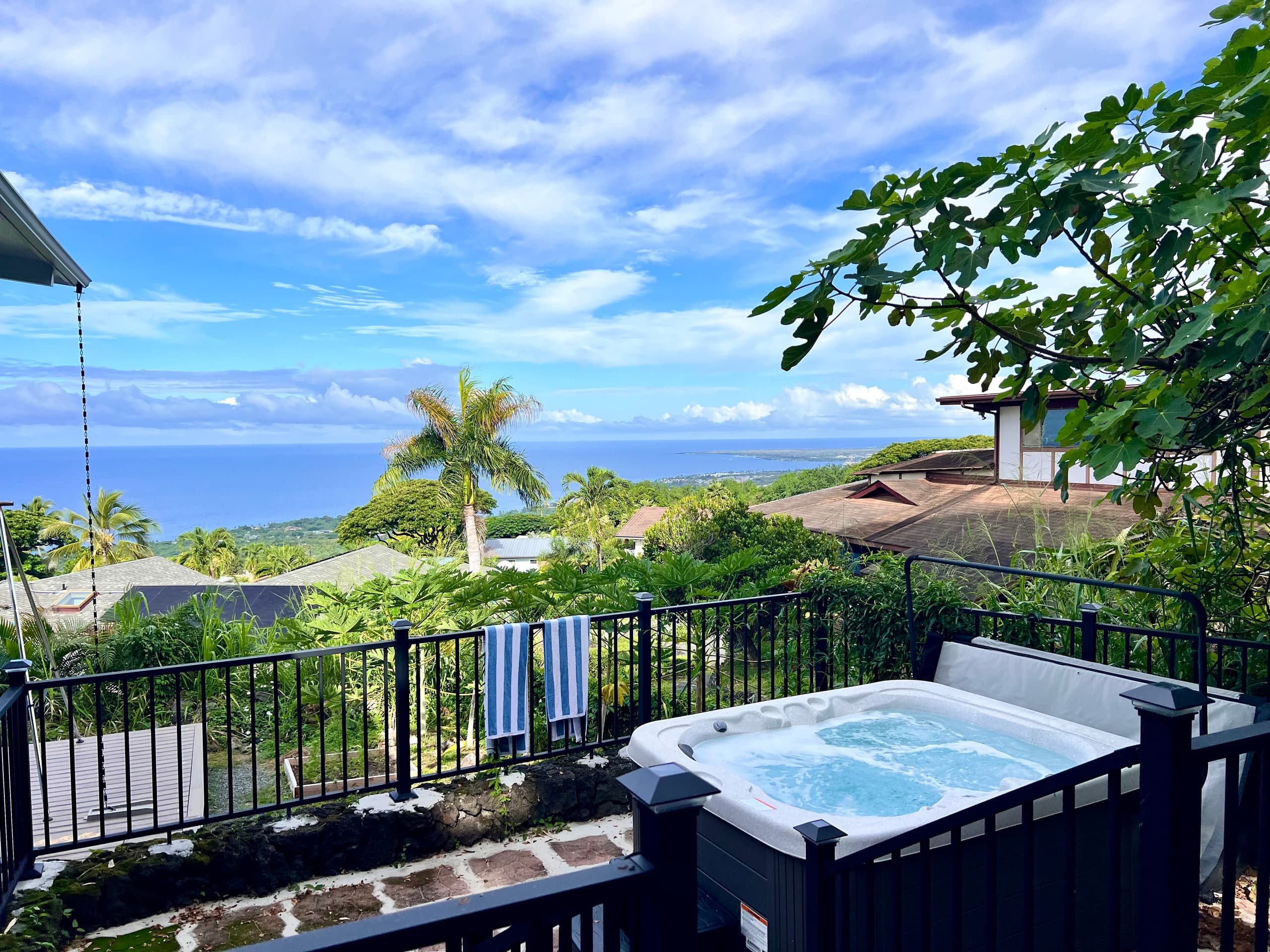 Home in Kailua-Kona · ★4.99 · 2 bedrooms · 4 beds · 2.5 baths - Image 52