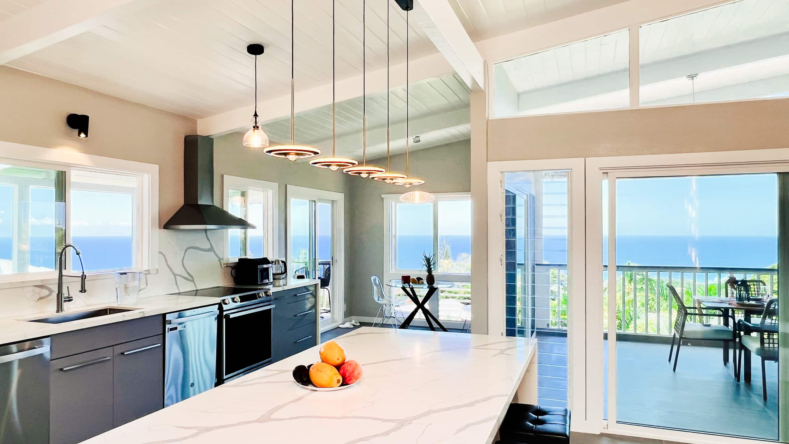 Home in Kailua-Kona · ★4.99 · 2 bedrooms · 4 beds · 2.5 baths - Image 14