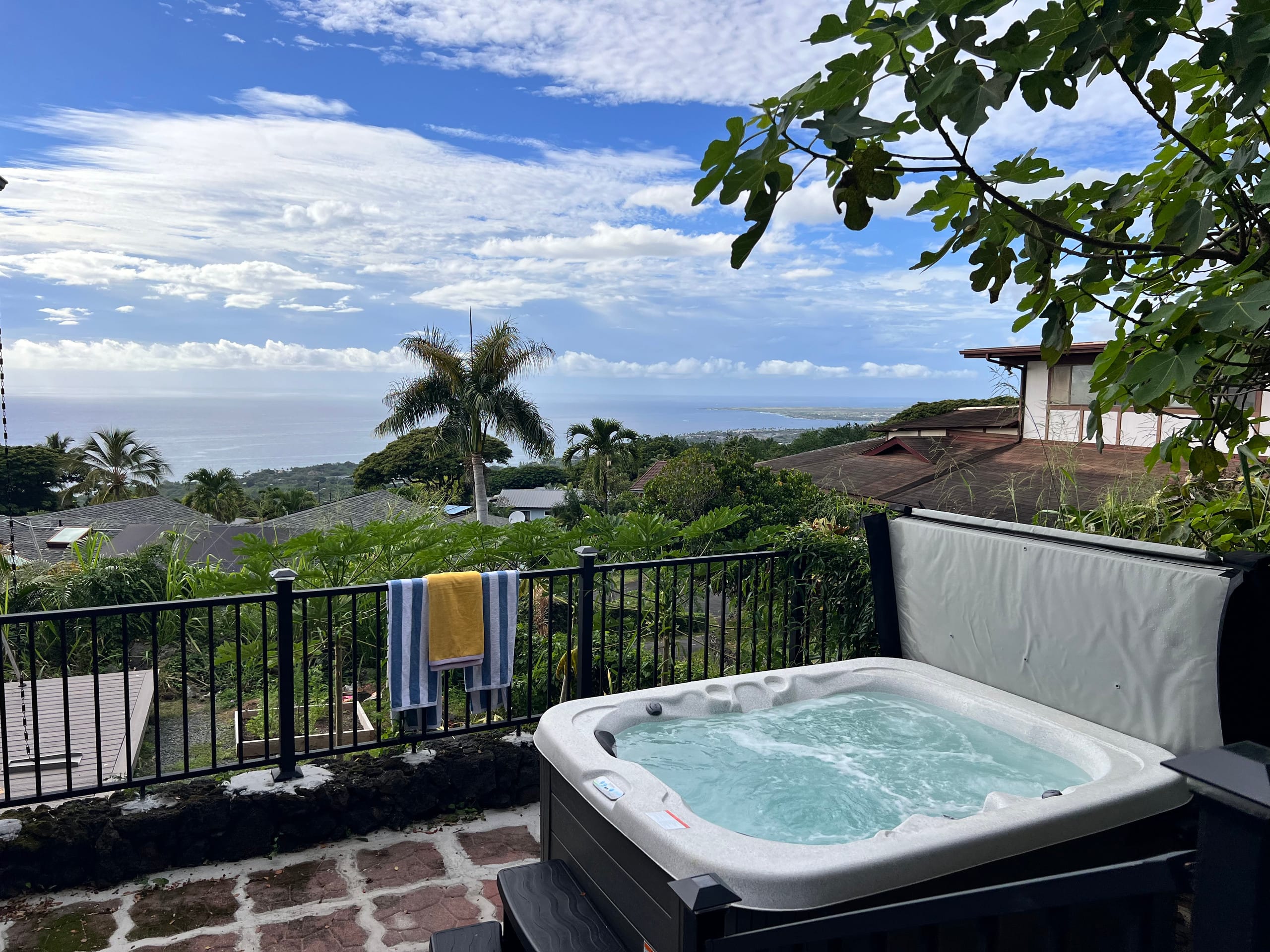 Home in Kailua-Kona · ★4.99 · 2 bedrooms · 4 beds · 2.5 baths - Image 86