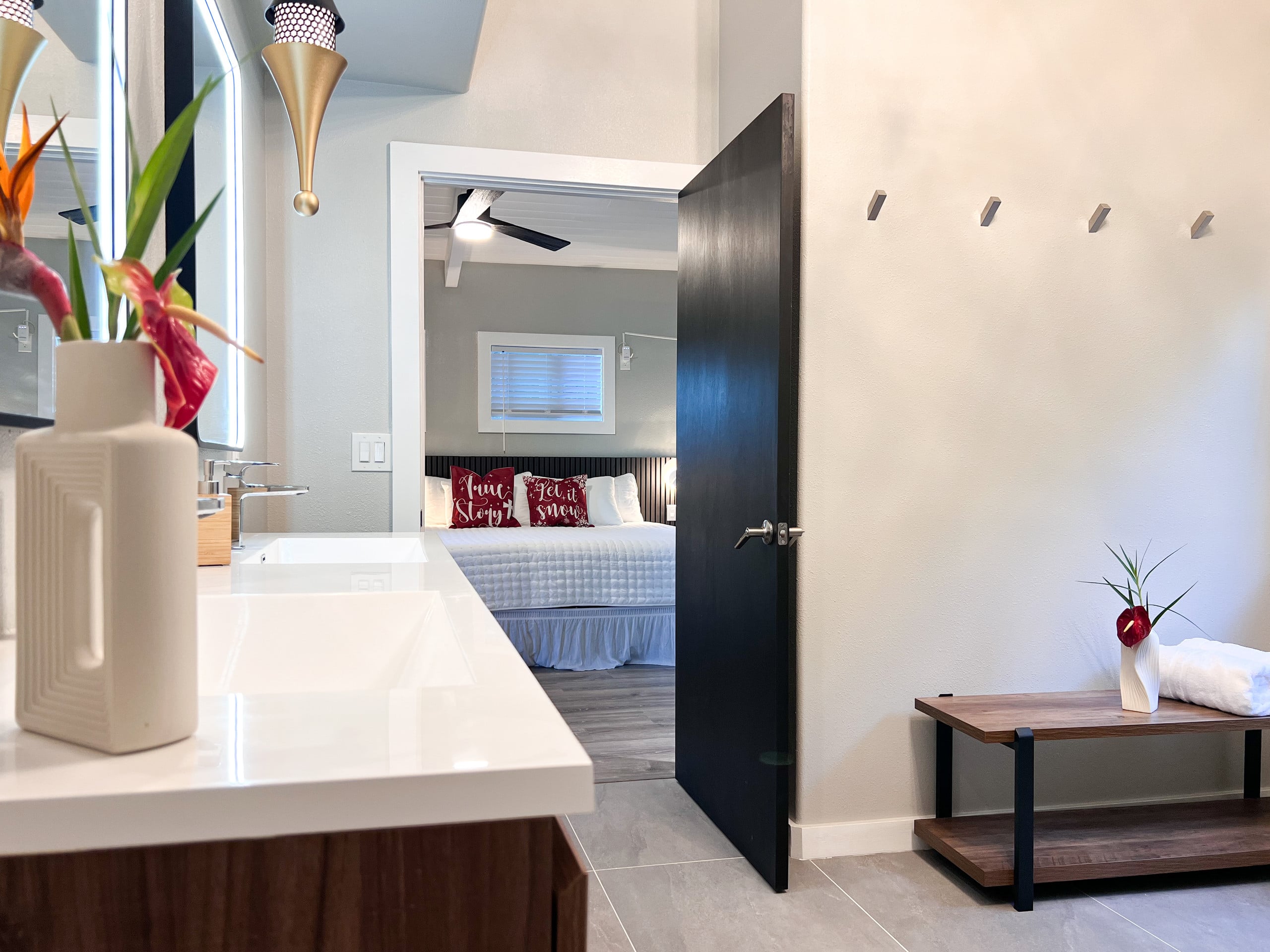 Home in Kailua-Kona · ★4.99 · 2 bedrooms · 4 beds · 2.5 baths - Image 46