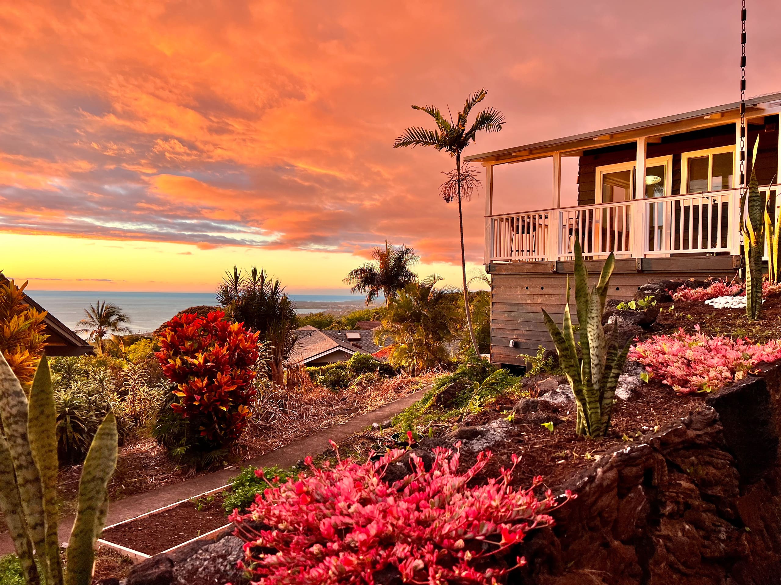 Home in Kailua-Kona · ★4.99 · 2 bedrooms · 4 beds · 2.5 baths - Image 75