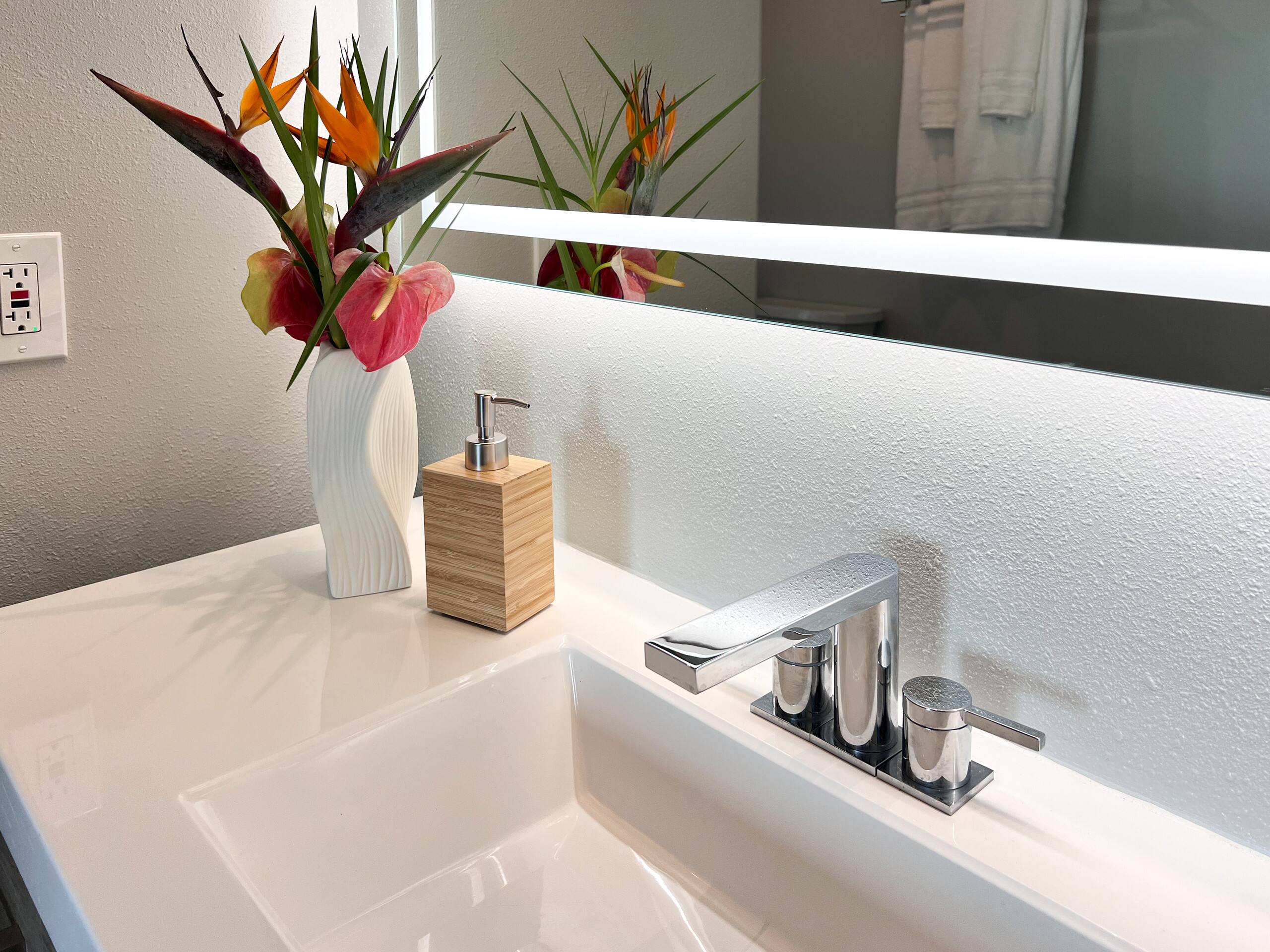 Home in Kailua-Kona · ★4.99 · 2 bedrooms · 4 beds · 2.5 baths - Image 41