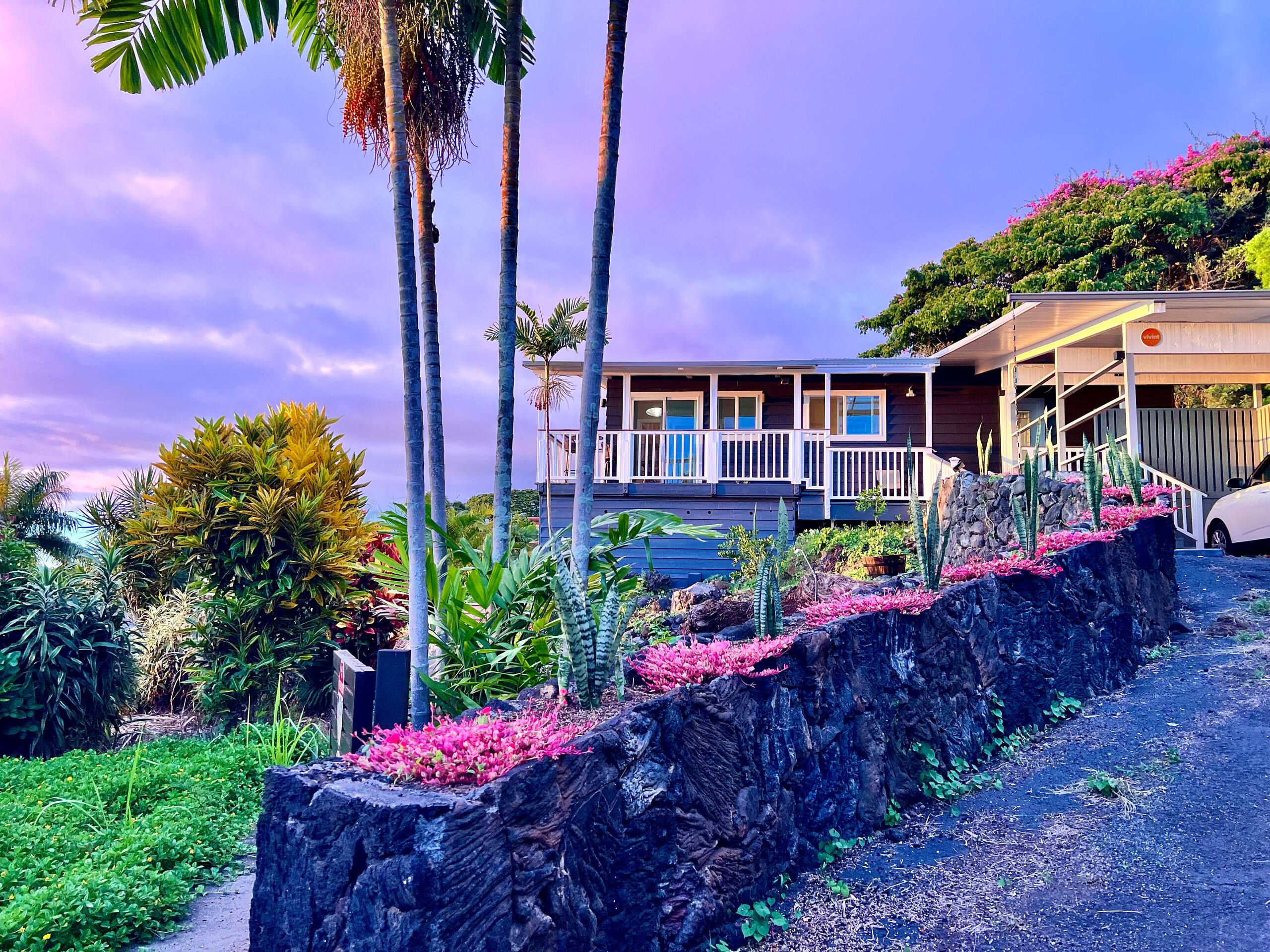 Home in Kailua-Kona · ★4.99 · 2 bedrooms · 4 beds · 2.5 baths - Image 76