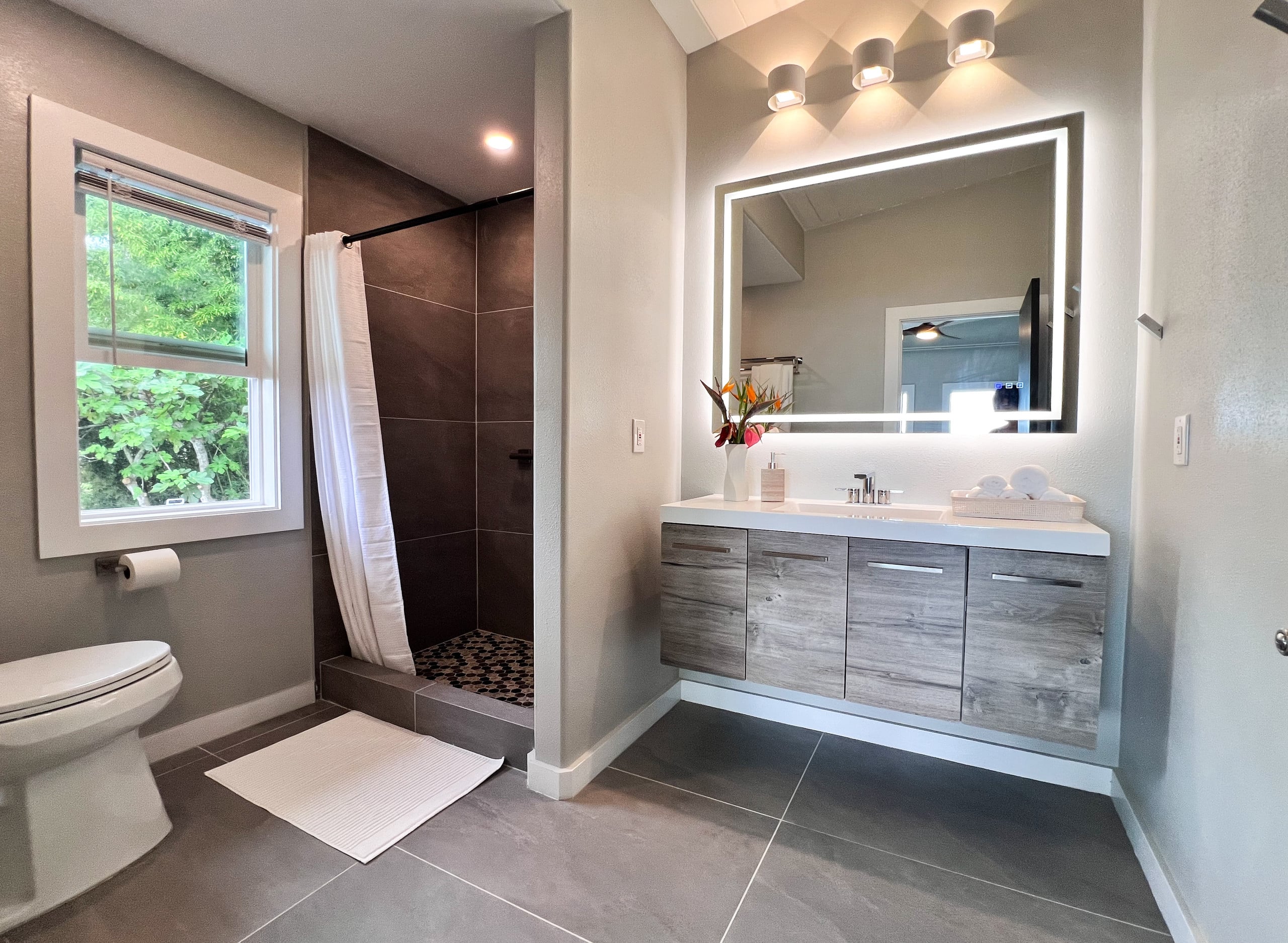 Home in Kailua-Kona · ★4.99 · 2 bedrooms · 4 beds · 2.5 baths - Image 40