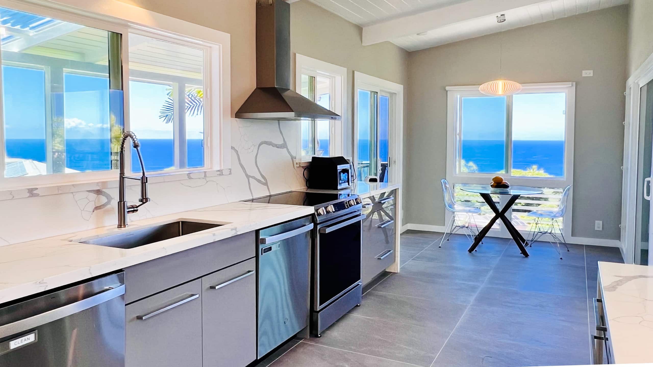 Home in Kailua-Kona · ★4.99 · 2 bedrooms · 4 beds · 2.5 baths - Image 11