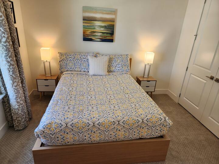 Letto confortevole con materasso memory foam e biancheria da letto in puro cotone, con almeno 400 fili. armadio e 4 cassetti