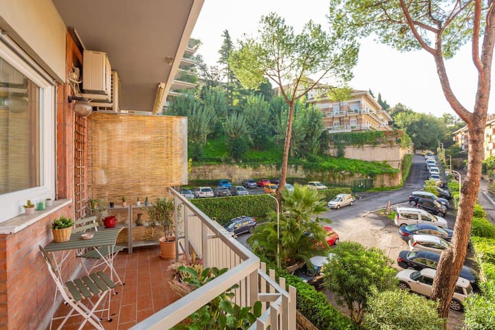 Roma is amoR – Vatican House