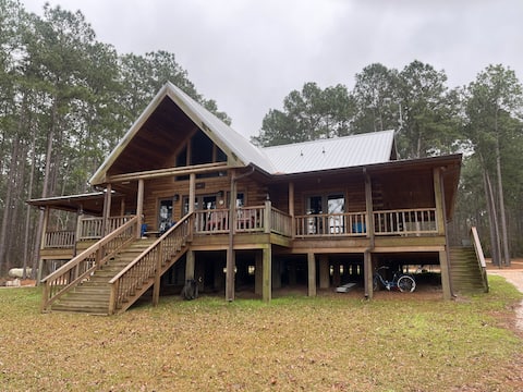 Waterfront Log Cabin on Lake Sam Rayburn