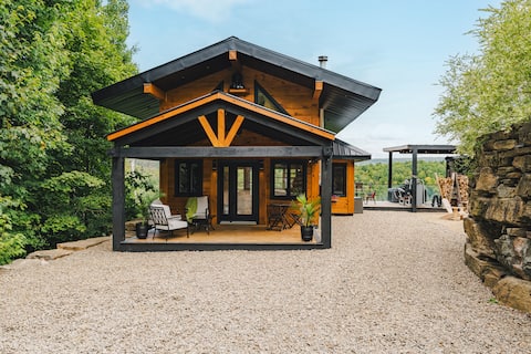 Chalet Borealis – Luxury mountain Getaway with Spa