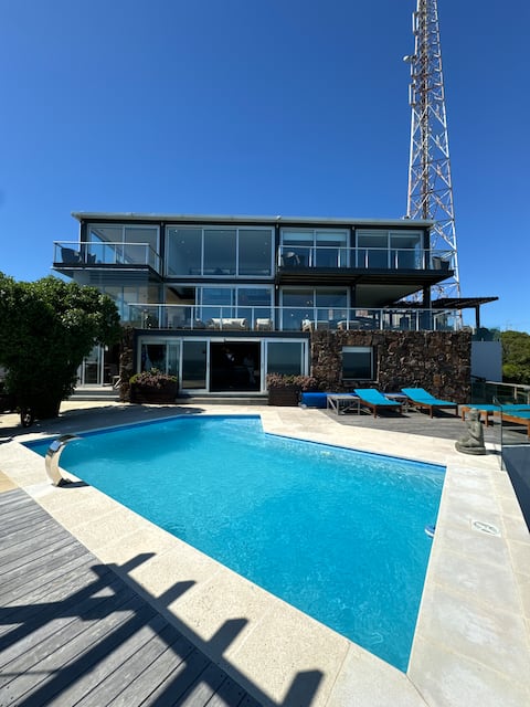 Luxurious villa with pool in Piriápolis