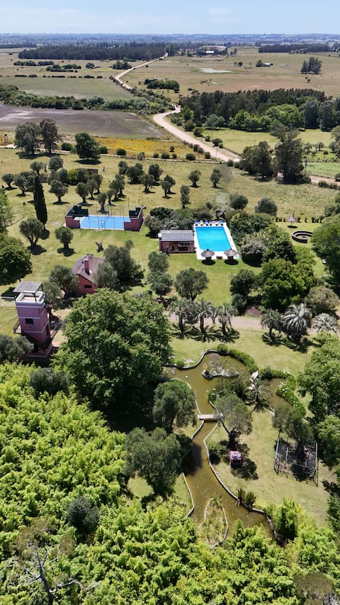 Luxurious farm with pool, barbecue and paddle tennis