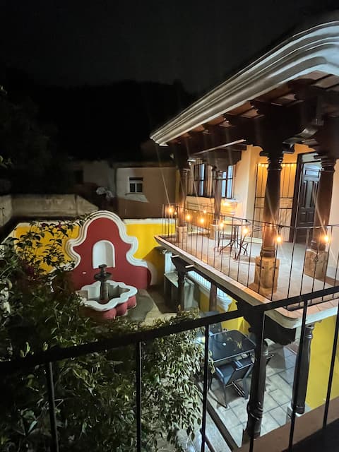 Colonial-style house near the IGSS (Molina neighborhood)