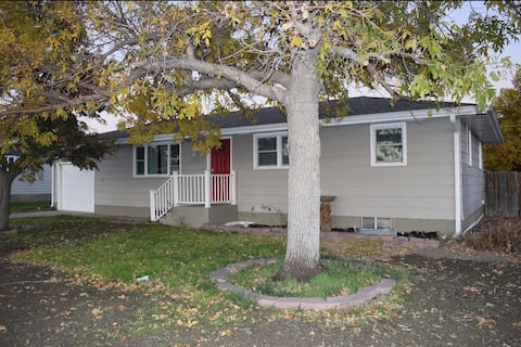 Home away from home, family friendly! Near WNCC