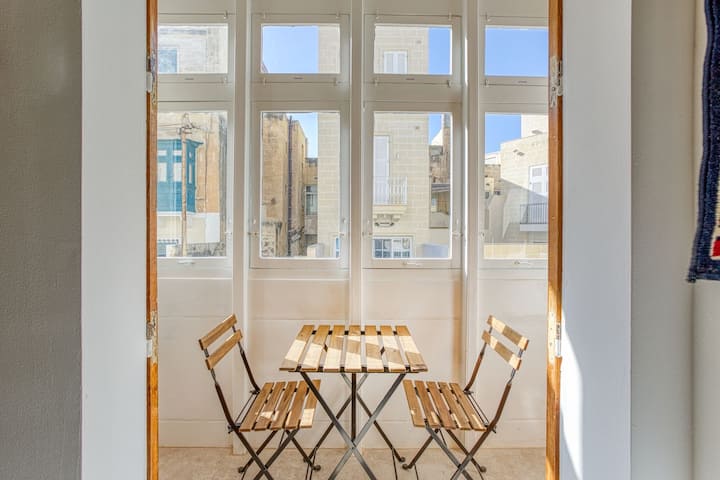 Stylish Loft | Maltese Balcony | 2 Min To Seafront - La Valette
