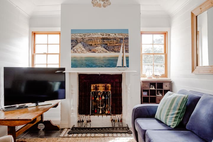Thistle Cottage ~ Port Fairy - Port Fairy