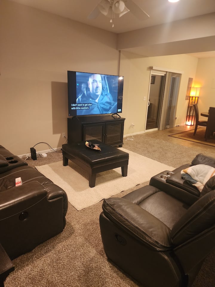Cozy Bedroom With Ensuite Bath4 - Columbia, MO