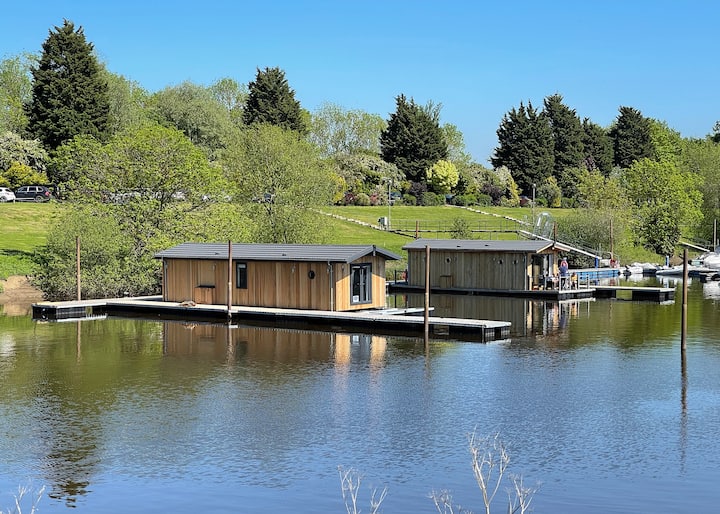 Deluxe Floating Lodge - York, UK