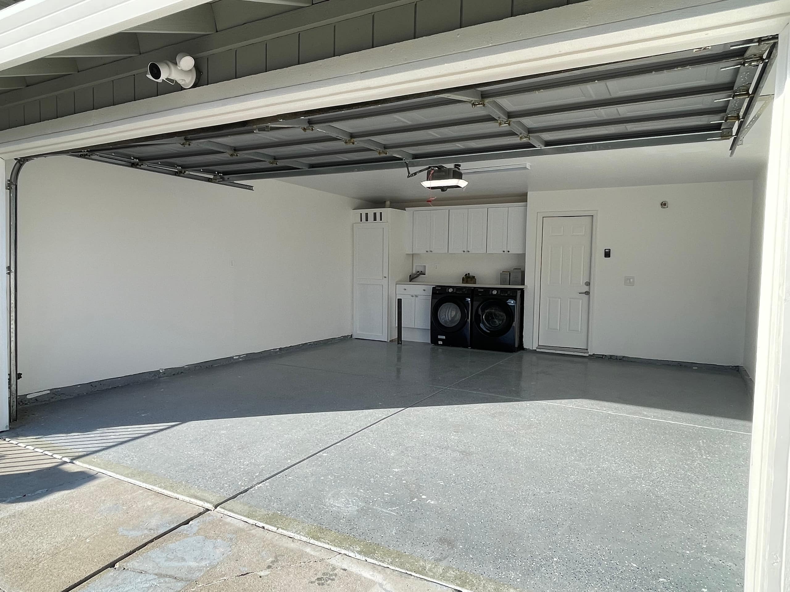 Townhouse Near Airport & Downtown w/ Garage - Photo 26
