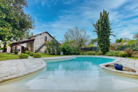 Old house with pool in the heart of Périgord