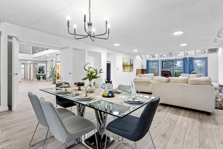 Luxurious 5BR Villa w/Sauna gallery image 3