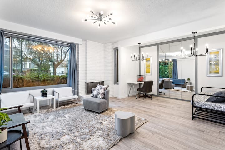 Luxurious 5BR Villa w/Sauna gallery image 2