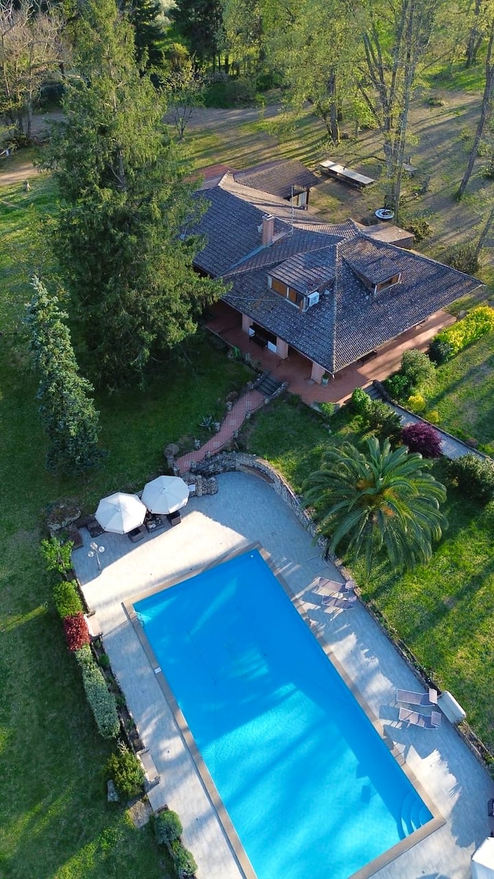 Villa Nel Bosco Con Piscina - Itália