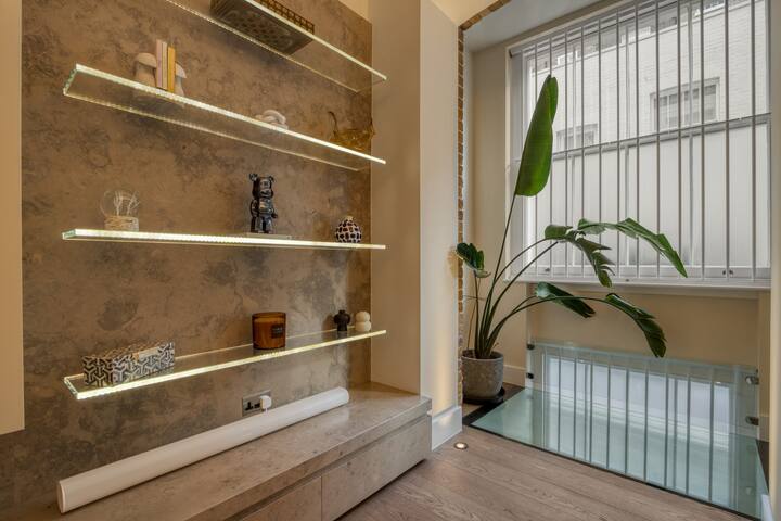 Historic Cubitt Lodge| 3BR Luxury £4M | Steam Room gallery image 3
