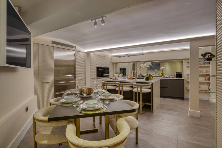 Historic Cubitt Lodge| 3BR Luxury £4M | Steam Room gallery image 5