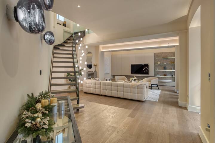 Historic Cubitt Lodge| 3BR Luxury £4M | Steam Room gallery image 2