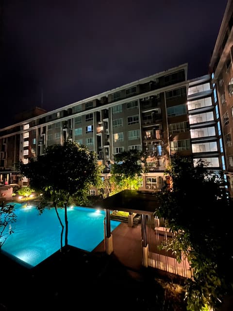 Entire Apartment D condo hyde