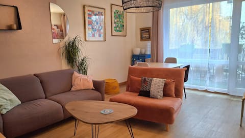 Annonce Airbnb populaire: Apartment with balcony and parking near meadow. à Caen