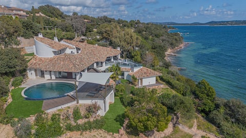 Villa Puccinelli vue 180° plage privée