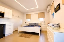 Spacious King Studio Near Beach w/Kitchenette in San Juan, PR