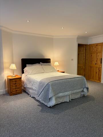 3BR/3BA Home near Trinity College gallery image 3