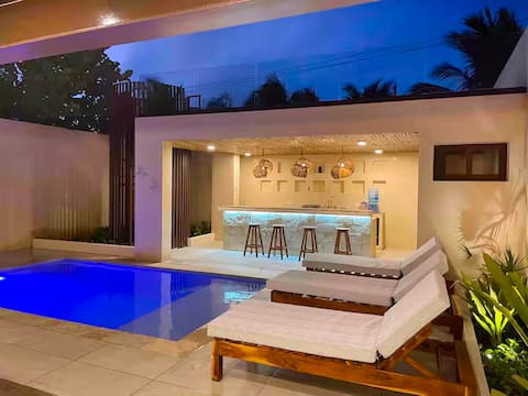 Luxurious House overlooking the Sea Pool 2 Jacuzzis 20pax