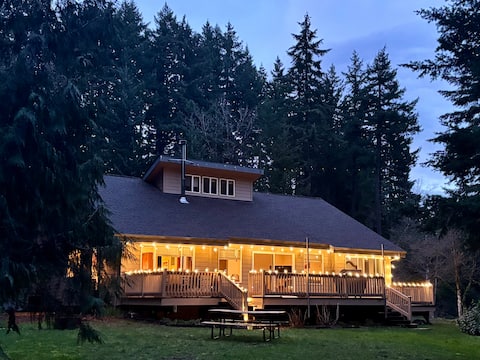 Forest Getaway 
•8+ guests •6 beds