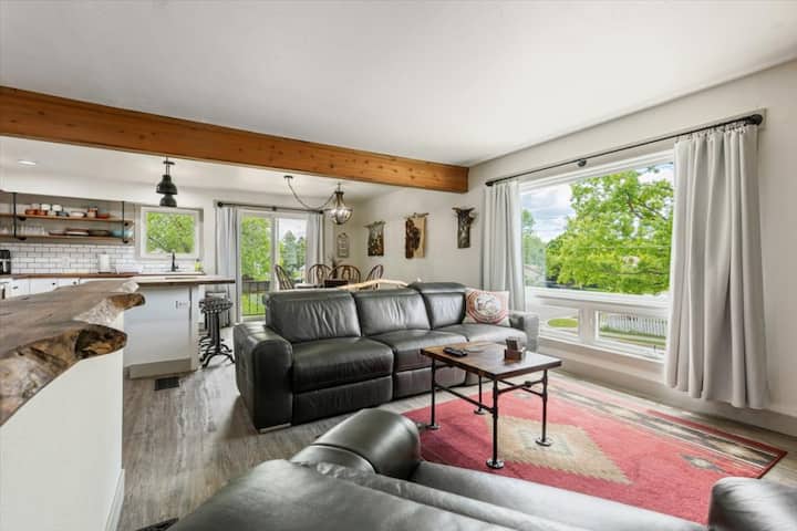 Cozy, Spacious, And Central Townhome In Kalispell - Kalispell, MT