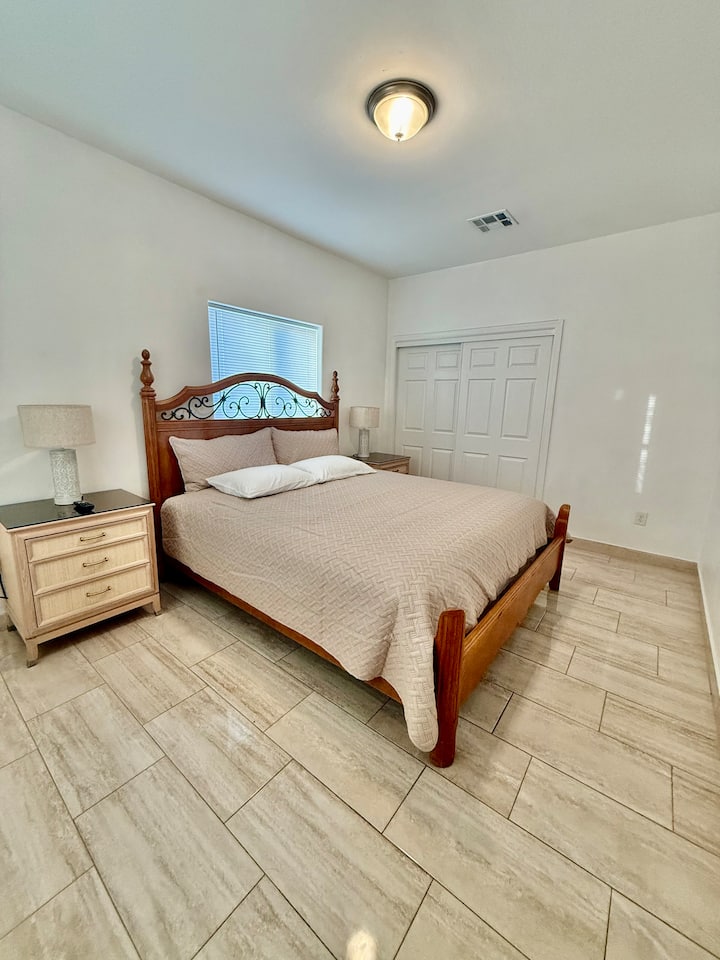 Sin City Farmhouse - Las Vegas