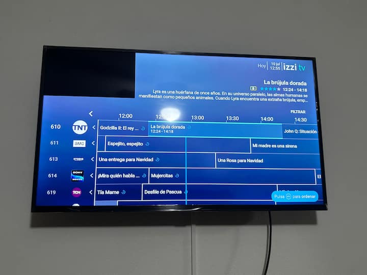 Unaweza kufurahia mfululizo unaoupenda, sinema, burudani, kwenye televisheni ya kebo, intaneti na Netflix.