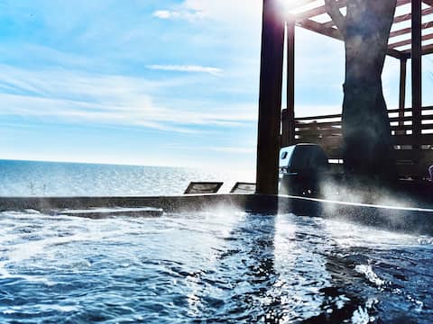Endless Lake Erie Views W/Hot Tub & Lookout Nook