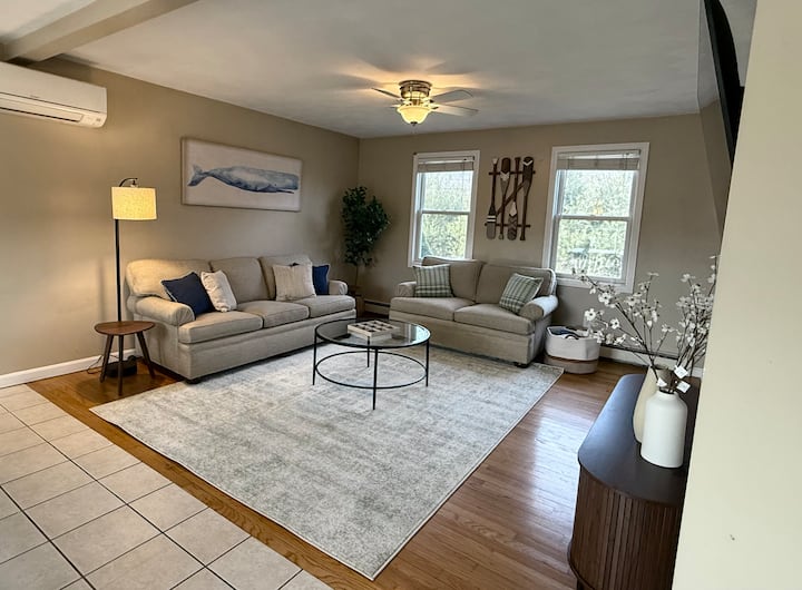 The Waypoint | 5bd 3ba | Crib | Huge Yard - Narragansett, RI