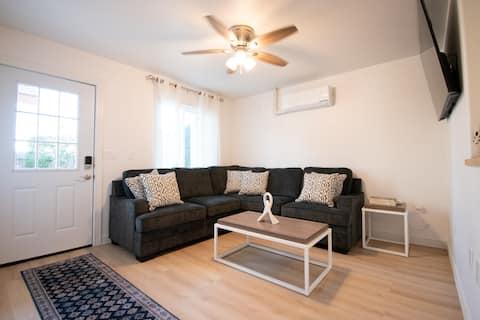 Top Airbnb: New Tiny Home | Sequoía National Park | EV parking in Visalia / Porterville