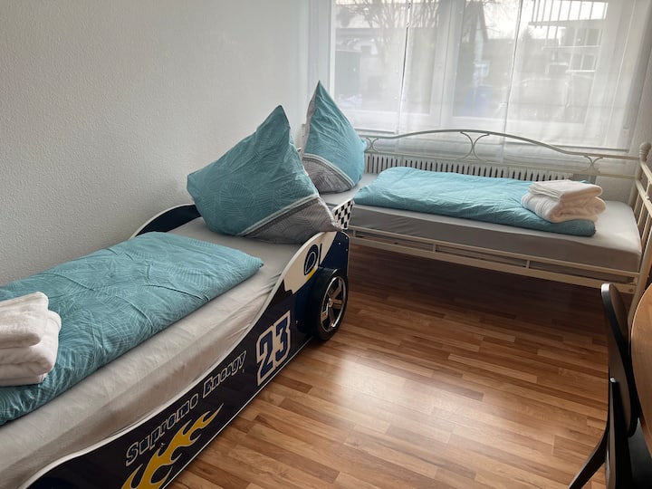 1 единечен кревет ( 90 x 200 см )
1 единечен кревет ( 90 x 200 см, кревет во автомобил)