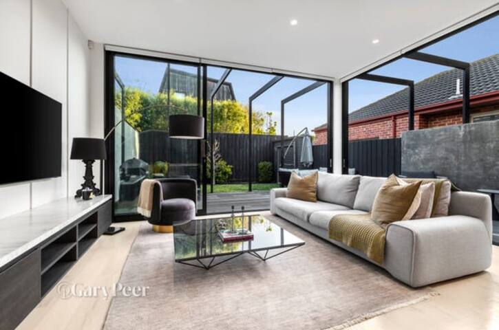 Luxury townhouse gallery image 2