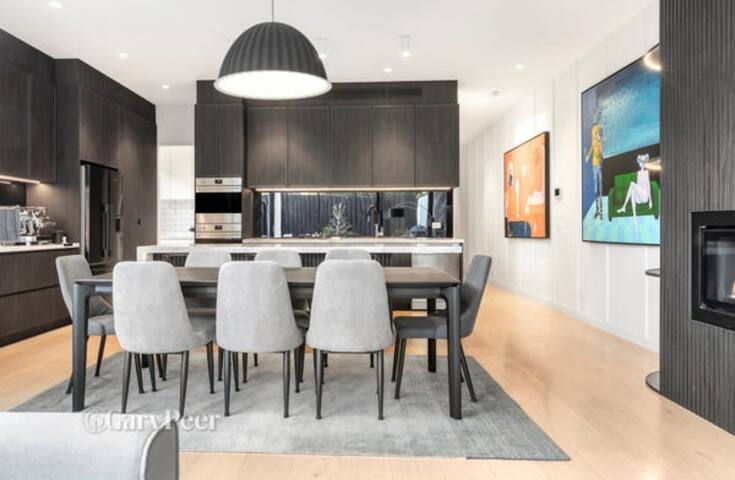 Luxury townhouse gallery image 3