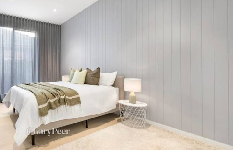 Luxury townhouse gallery image 4